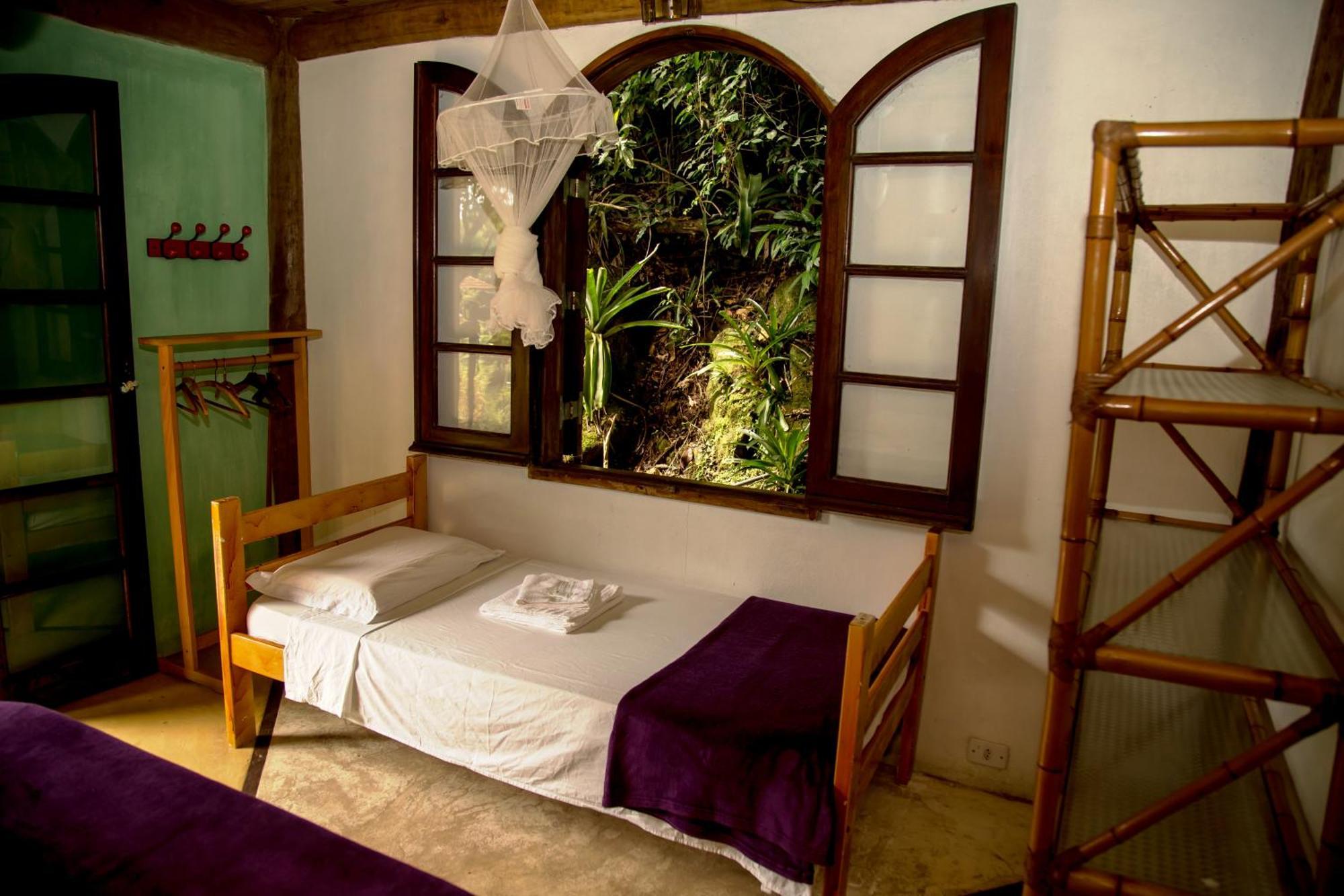 Paraty Paradiso Bilik gambar